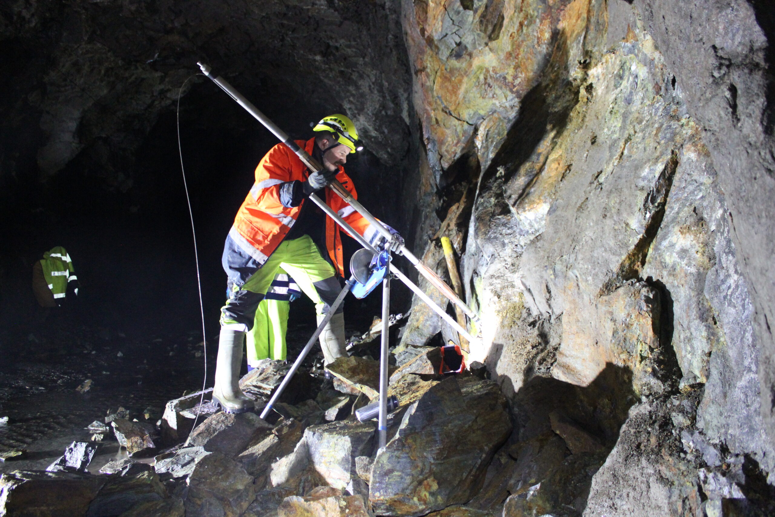 Wolfsberg_mine_lowering probe in borehole